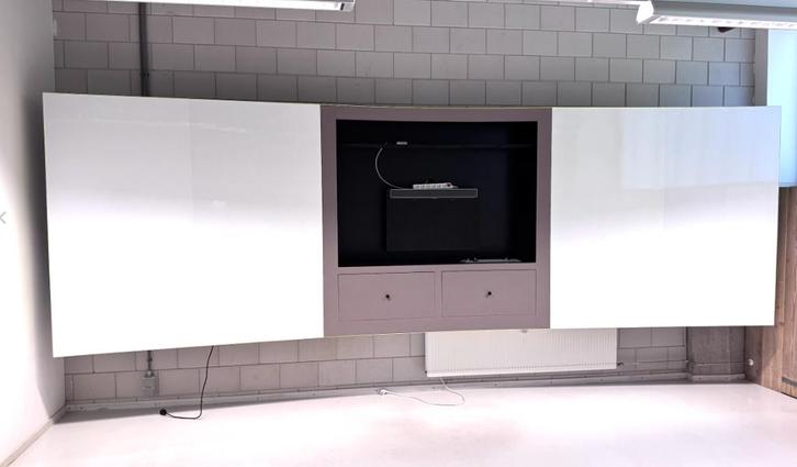 Grote design wandkast met whiteboards en TV-ophanging, Zakelijke goederen, Kantoor en Winkelinrichting | Kantoormeubilair en Inrichting
