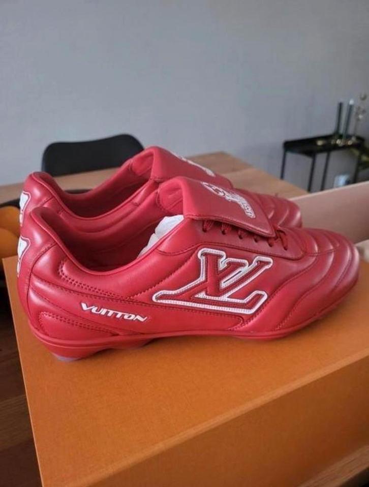 Louis Vuitton LV Footprint Soccer – Rood – EU 42, Kleding | Heren, Schoenen, Nieuw, Sneakers of Gympen, Overige kleuren, Ophalen of Verzenden