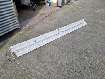 Lange TL-balk 305cm beschikbaar voor biedingen
