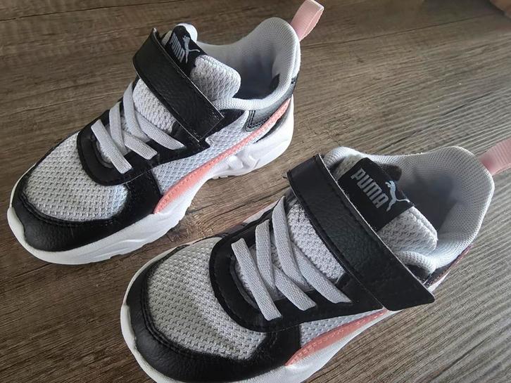 Puma Sneackers Gympen Sportschoenen maat 25, Kinderen en Baby's, Kinderkleding | Schoenen en Sokken, Zo goed als nieuw, Sportschoenen