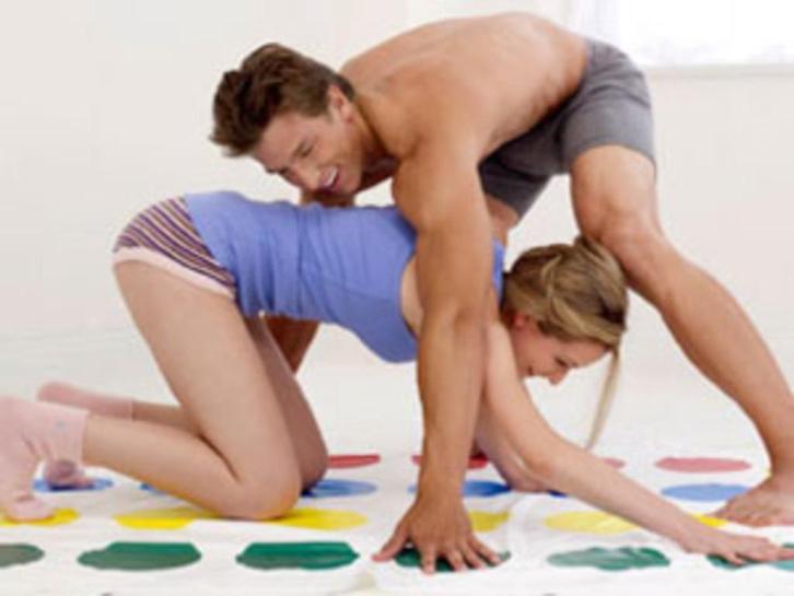 LEUK: Originele Twister - STUDENTEN PARTYSPEL !!!, Hobby en Vrije tijd, Gezelschapsspellen | Bordspellen, Gebruikt, Een of twee spelers