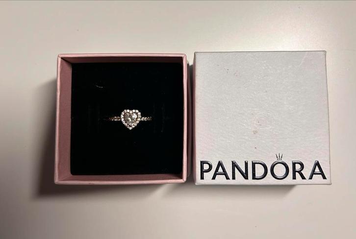 Pandora Sparkling Elevated Heart Ring, Sieraden, Tassen en Uiterlijk, Ringen, Nieuw, Dame, Goud, Zilver, Met edelsteen, Ophalen of Verzenden