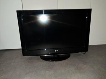 Mooie grote LG tv met afstandsbediening beschikbaar voor biedingen