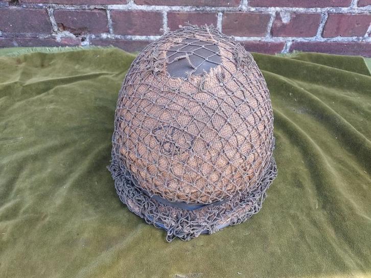 KL Gevechtshelm met camouflage net, Amerikaans model., Verzamelen, Militaria | Algemeen, Landmacht, Helm of Baret, Nederland, Verzenden