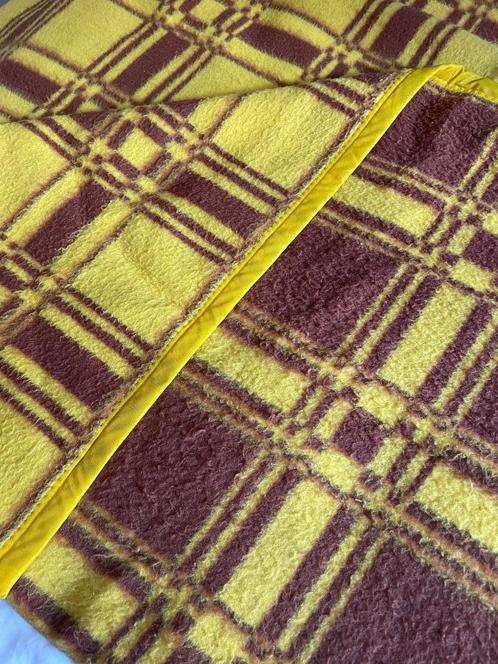 Deken vintage Pledan à la Zaalberg okergeel en bruin vakken, Huis en Inrichting, Woonaccessoires | Plaids en Woondekens, Gebruikt