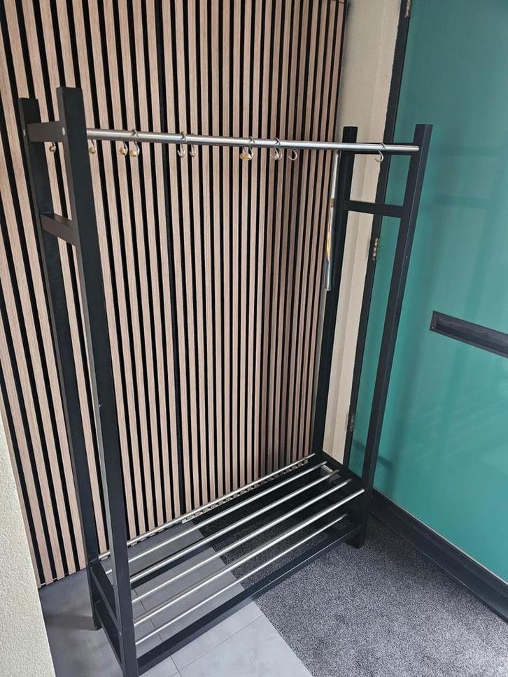 Kledingrek kapstok met schoenenrek ikea tjusig, Kleding | Dames, Kledingrekken, Zo goed als nieuw, Ophalen