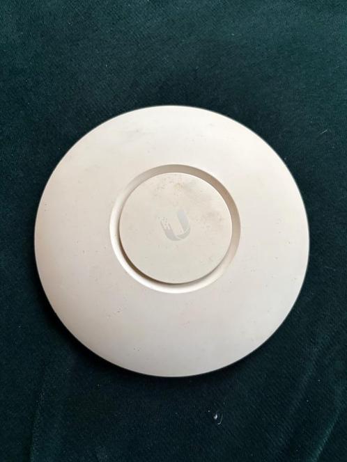 Unifi UAP‑AC‑LITE – compact dual-band access point, Computers en Software, Accesspoints, Gebruikt, Ophalen of Verzenden