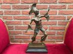danseres in bijzondere kledij, brons en marmer, Antiek en Kunst, Antiek | Koper en Brons, Ophalen of Verzenden, Brons
