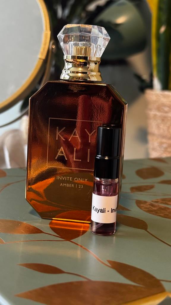 Kayali Invite only amber - 3ml Decant, Sieraden, Tassen en Uiterlijk, Uiterlijk | Parfum, Nieuw, Verzenden