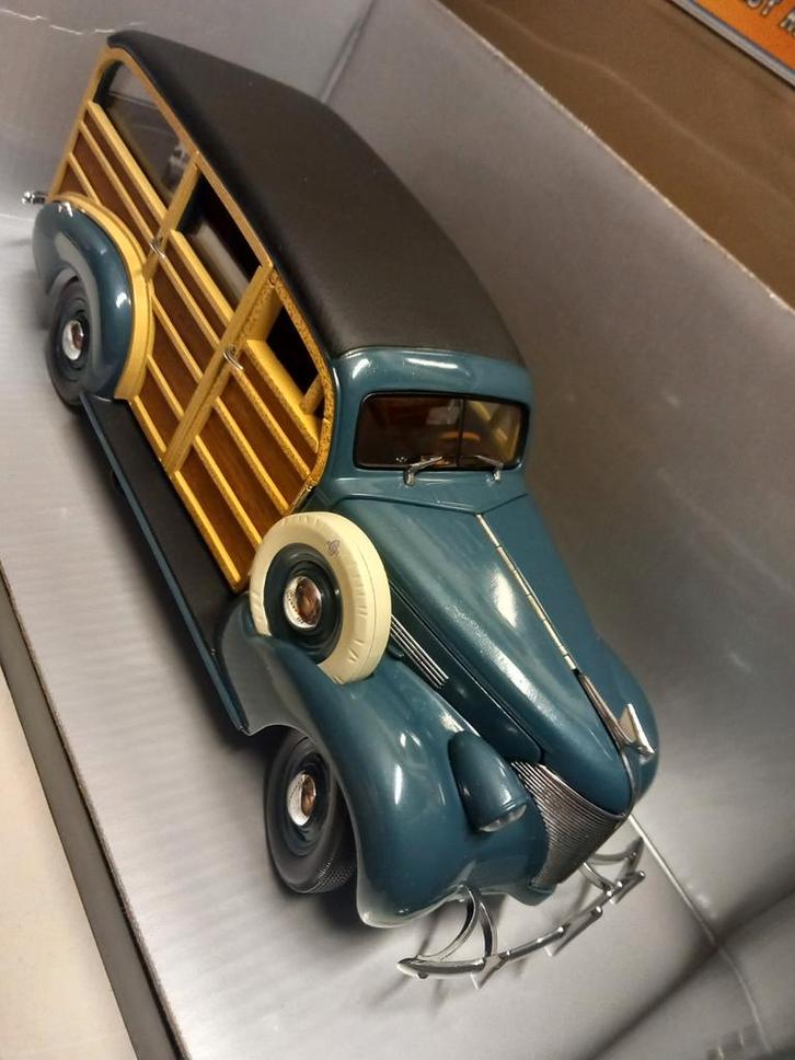 Chevrolet 1939 Woody Wagon yosemitegreen Motor City 1/18 KRD, Hobby en Vrije tijd, Modelauto's | 1:18, Zo goed als nieuw, Auto
