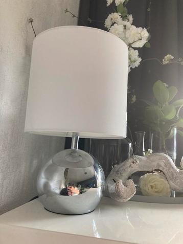 Witte Touch tafel lamp  beschikbaar voor biedingen