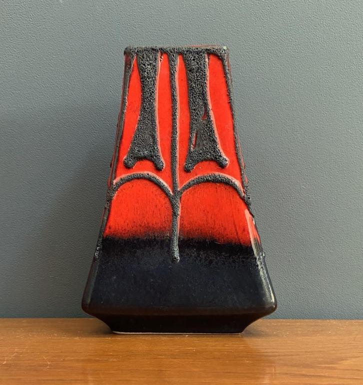 60 70's VAAS Fohr NR 47 schoorsteen vaasje rood & zwart lava, Huis en Inrichting, Woonaccessoires | Vazen, Gebruikt, Overige kleuren