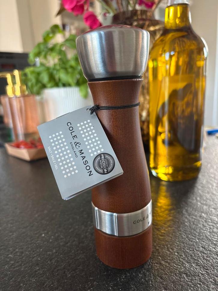 Nieuwe Cole & Mason Oldbury Zoutmolen - Walnoot - 19cm, Huis en Inrichting, Keuken | Bestek, Nieuw, Los bestek, Hout, Ophalen of Verzenden