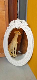 Grote brocante, vintage ovale witte spiegel in Barokke lijst, Huis en Inrichting, Woonaccessoires | Spiegels, Minder dan 50 cm