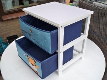 Laden kastje met 2 laden beschikbaar voor biedingen