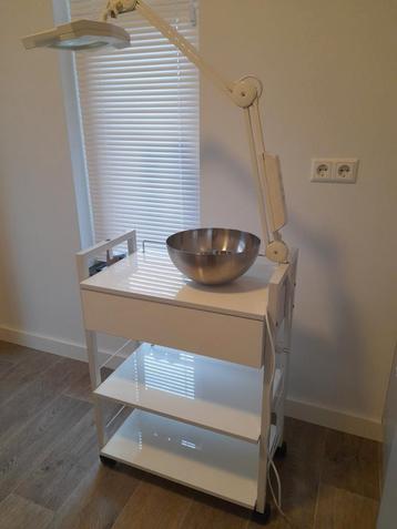 Verrijdbare werktafel, zo goed als nieuw! beschikbaar voor biedingen