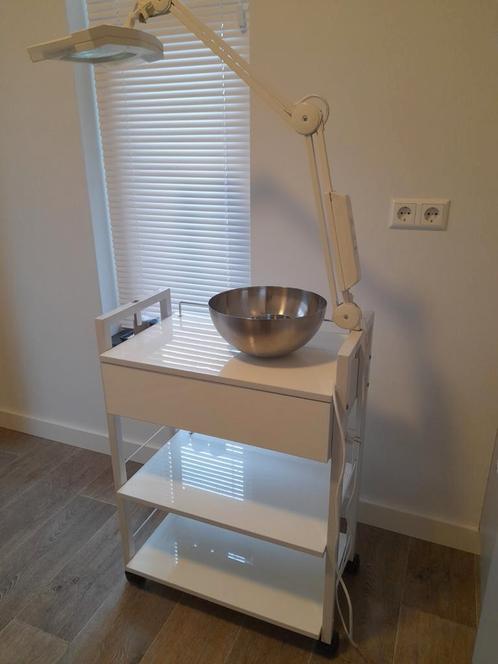Verrijdbare werktafel, zo goed als nieuw!, Sieraden, Tassen en Uiterlijk, Uiterlijk | Gezichtsverzorging, Zo goed als nieuw, Verzorging