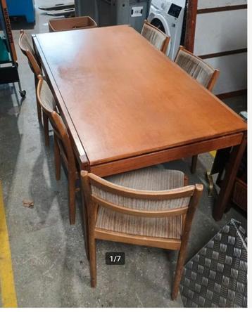 Vintage tafel uitschuifbare eettafel met 6 stoelen  beschikbaar voor biedingen