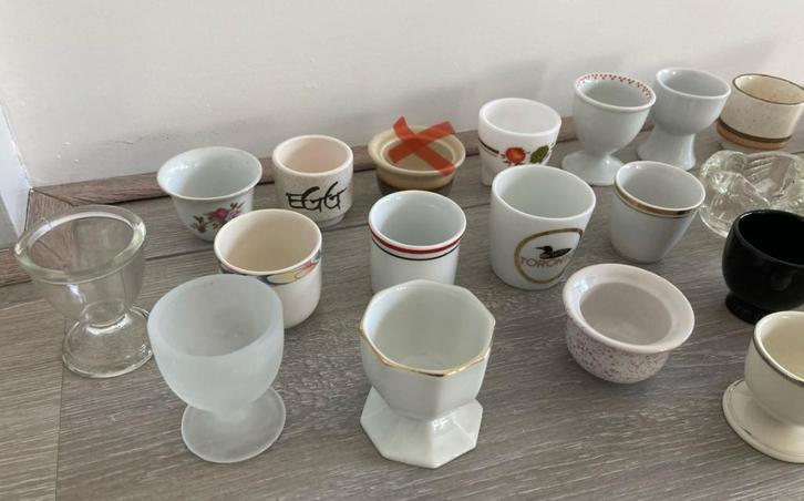 23 eierdopjes, allerlei, Pasen, retro, kuiken, glas, Huis en Inrichting, Keuken | Servies, Gebruikt, Overige typen, Overige stijlen