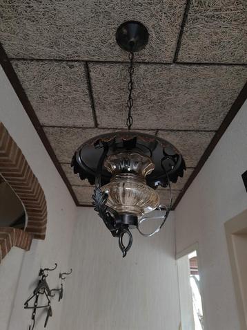 Vintage Hanglamp met Glazen Kap beschikbaar voor biedingen
