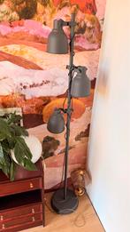 IKEA HEKTAR vloerlamp – 3 verstelbare spots, Huis en Inrichting, Lampen | Vloerlampen, Ophalen, Zo goed als nieuw, 150 tot 200 cm