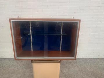 Vintage Kast Pastoe houten hang vitrine kastje jaren 60. beschikbaar voor biedingen