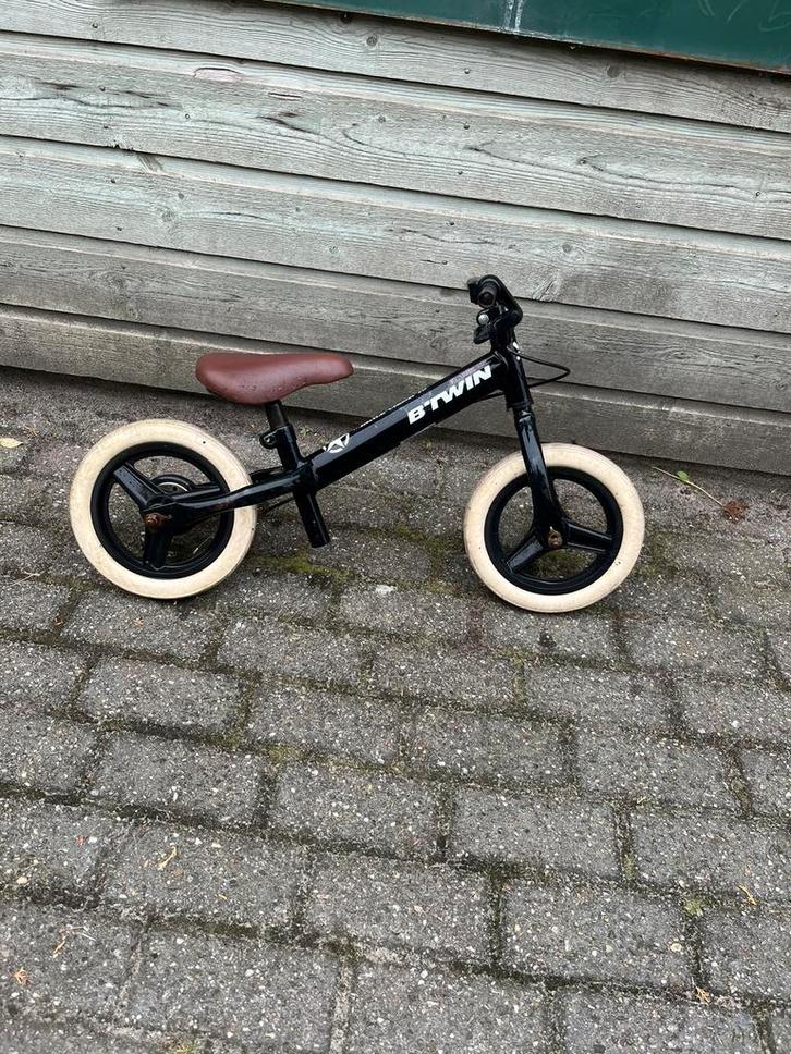 Loopfiets jongens Btwin run ride balance, Kinderen en Baby's, Speelgoed | Buiten | Voertuigen en Loopfietsen, Zo goed als nieuw