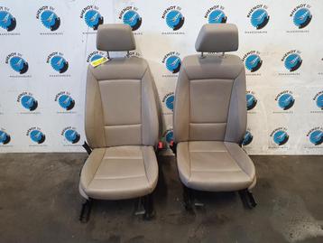 BMW 1 serie E87 5 drs leder voorstoelen  met stoelverwarming beschikbaar voor biedingen