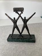 bronzen sculptuur Bernadette Leijdekkers " Connexxion ", Verzenden, Brons