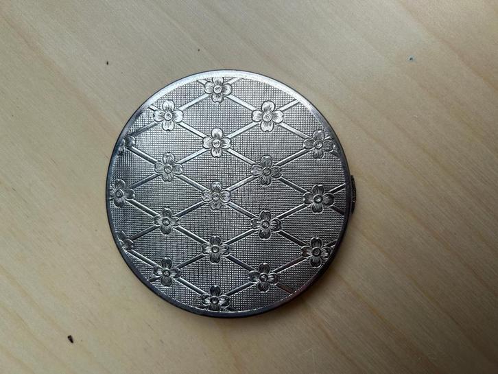 Vintage poederdoos in een keurige staat, Antiek en Kunst, Curiosa en Brocante, Ophalen of Verzenden