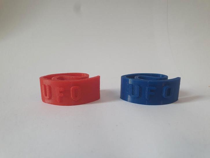 Disc-clips rood of blauw. Met UFO er op, Sport en Fitness, Overige Sport en Fitness, Zo goed als nieuw, Ophalen of Verzenden