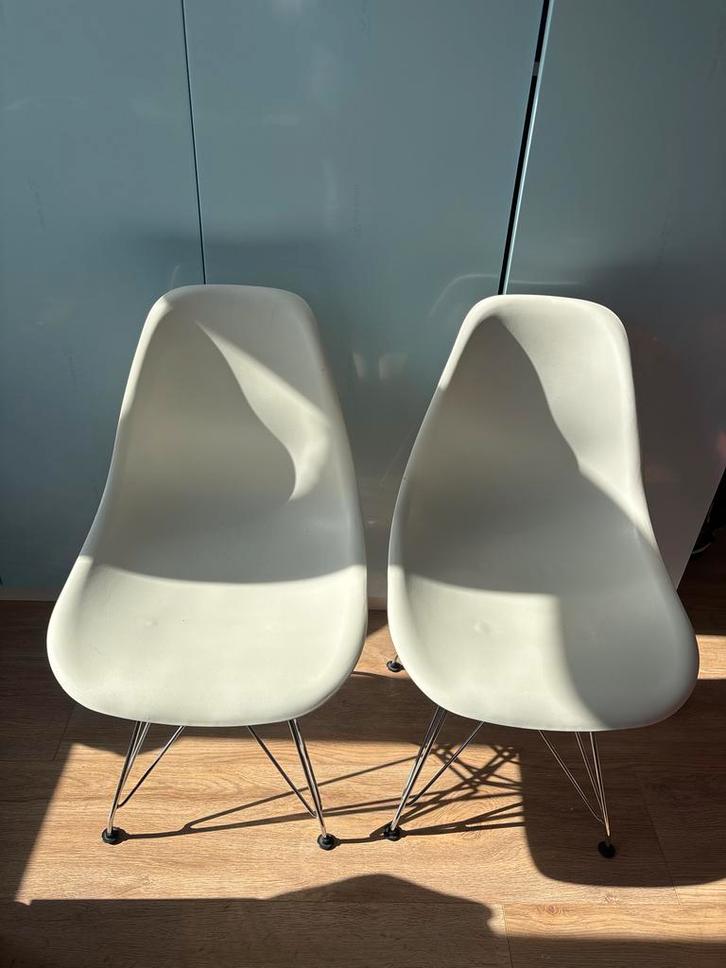 2 Eames Replica Stoelen - Goede Staat!, Huis en Inrichting, Stoelen, Gebruikt, Twee, Kunststof, Wit, Ophalen