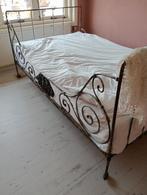Frans bed, Huis en Inrichting, Ophalen, Tweepersoons, 140 cm, Zo goed als nieuw