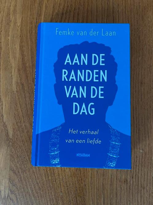 Femke van der Laan - Aan de randen van de dag, Boeken, Overige Boeken, Zo goed als nieuw, Ophalen of Verzenden