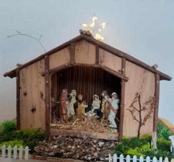 Zelf gebouwd kerst stalletje met verlichting en ster beschikbaar voor biedingen