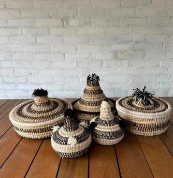 Prachtige Marokkaanse berber bohemian Ibiza tajine manden beschikbaar voor biedingen