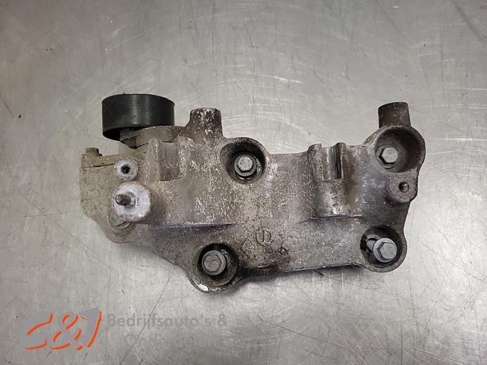 Dynamosteun boven van een Nissan Interstar, Auto-onderdelen, Motor en Toebehoren, Nissan, Gebruikt, 3 maanden garantie, Ophalen of Verzenden