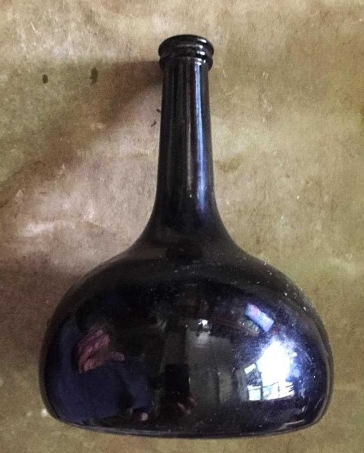 Kattekop Buikfles Onion Wijnfles 18e eeuws model black glass, Antiek en Kunst, Antiek | Glas en Kristal, Ophalen of Verzenden