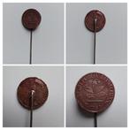Duitse munt op speld 1950, Verzamelen, Speldjes, Pins en Buttons, Ophalen of Verzenden, Overige onderwerpen