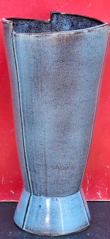 Vaas. Art Deco. Keramiek. Glazuurd. 29 cm. beschikbaar voor biedingen