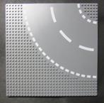 L808 grondplaat 32x32 weg bocht, met witte belijning, Lego, Ophalen of Verzenden, Losse stenen, Lego Nederland B.V.