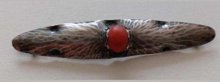 Amsterdamsche school broche art deco bloedkoraal nr 1, Antiek en Kunst, Antiek | Goud en Zilver, Zilver, Ophalen