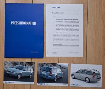 Volvo V 50. Persmapje en folders. 8 items.  € 12,50  beschikbaar voor biedingen