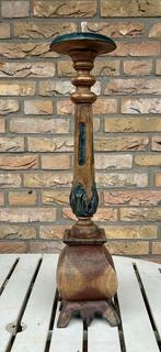 Antieke hoge houten kaarsenstandaard, Antiek en Kunst, Antiek | Kandelaars, Ophalen of Verzenden, Overige materialen
