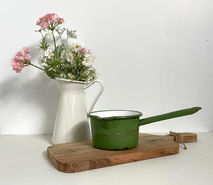 Emaille steelpannetje groen met gouden rand ø 13 cm, Antiek en Kunst, Antiek | Emaille, Ophalen of Verzenden