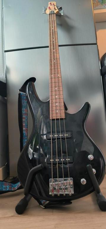 Ibanez basgitaar +accesoires  beschikbaar voor biedingen