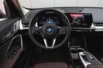 BMW iX1 eDrive20 High Executive xLine / Panoramadak / Trekha, 750 kg, Met garantie (alle), 24 min, Leder