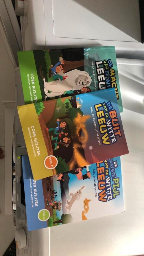 3 x Coen Nuijten - De macht van de witte Leeuw & deel 2 & 3, Boeken, Kinderboeken | Jeugd | onder 10 jaar, Zo goed als nieuw, Ophalen of Verzenden