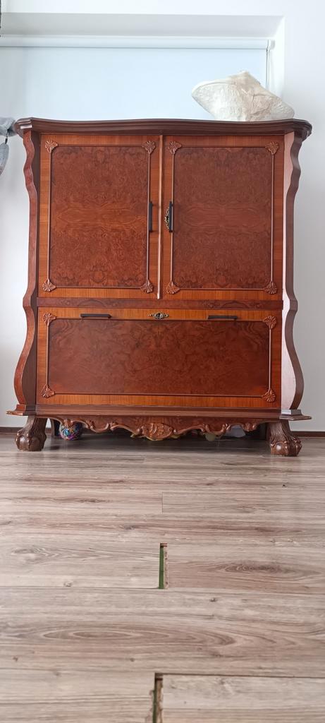 Gratis! Vintage, zware, wortelnoten houten kast, Assen, Huis en Inrichting, Kasten | Kledingkasten, Gebruikt, 25 tot 50 cm, Ophalen
