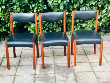 Set van 3 vintage Deens  stoelen beschikbaar voor biedingen